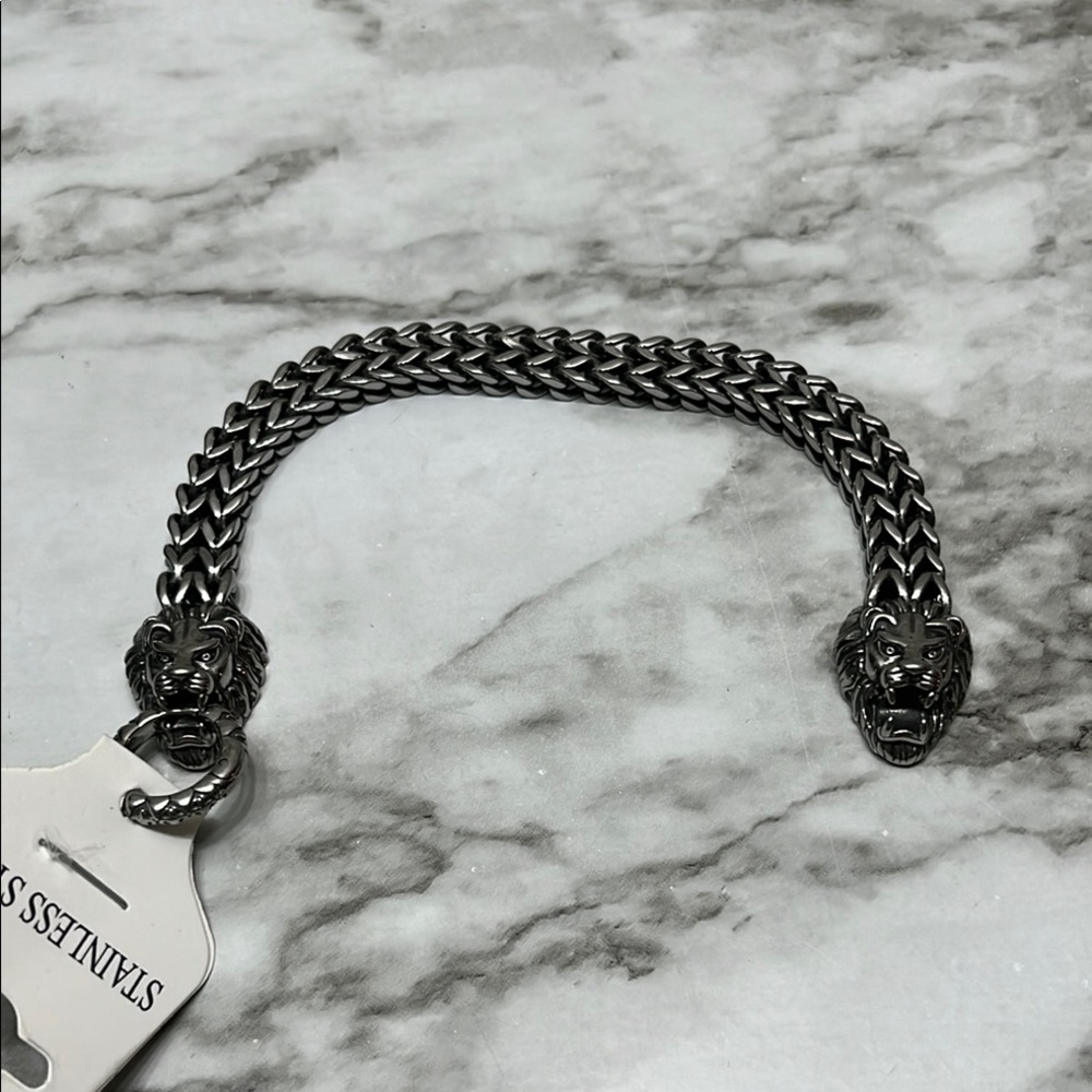 STAINLESS STEEL LION HEAD BRACELET SOLD BY CELTIC WOLF COMPANY NWT - Picture 2 of 10